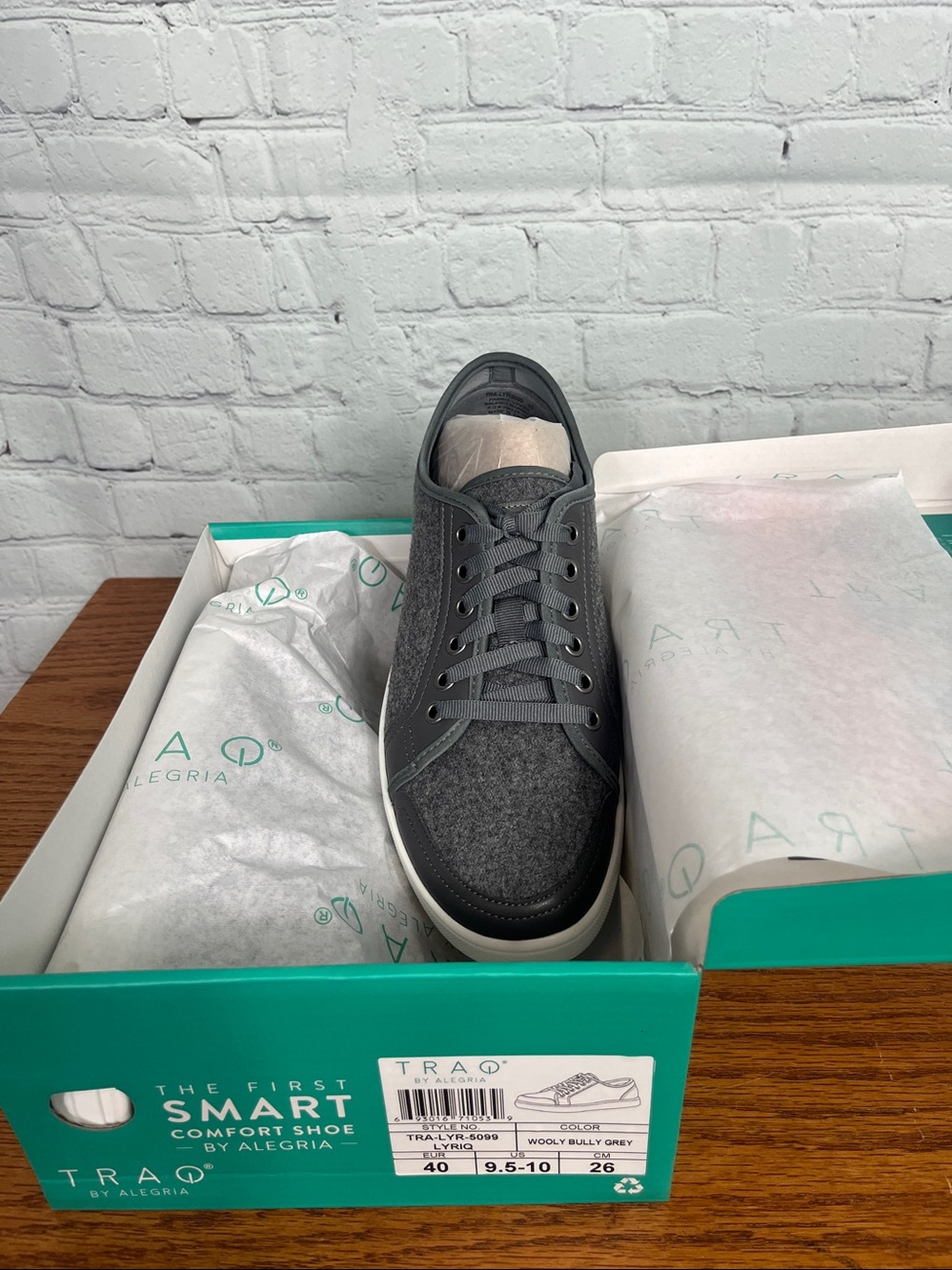 Traq by Alegria Lyriq Wooly Bully Grey Sneakers SZ 40 (9.5- 10 US) New